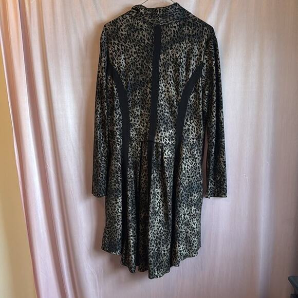 Plus size women’s animal print jacket - Picture 6 of 6